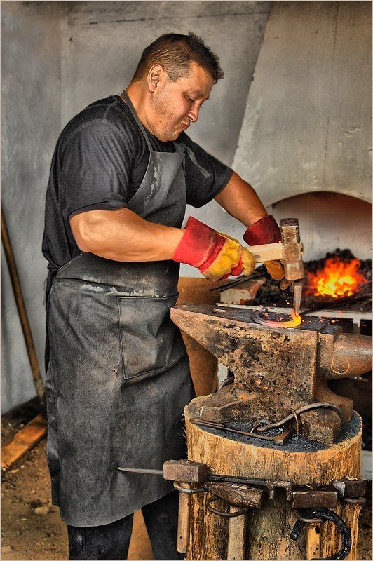 кузнец, подкова, кузня, наковальня Счастья кузнецphoto preview