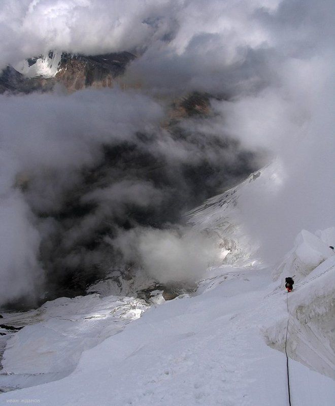 горы, памир, восхождение, туризм, альпинизм Над черною безднойphoto preview