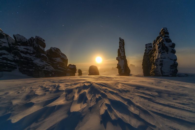 якутия, улахан-сис Лунная ночь в каменном городеphoto preview