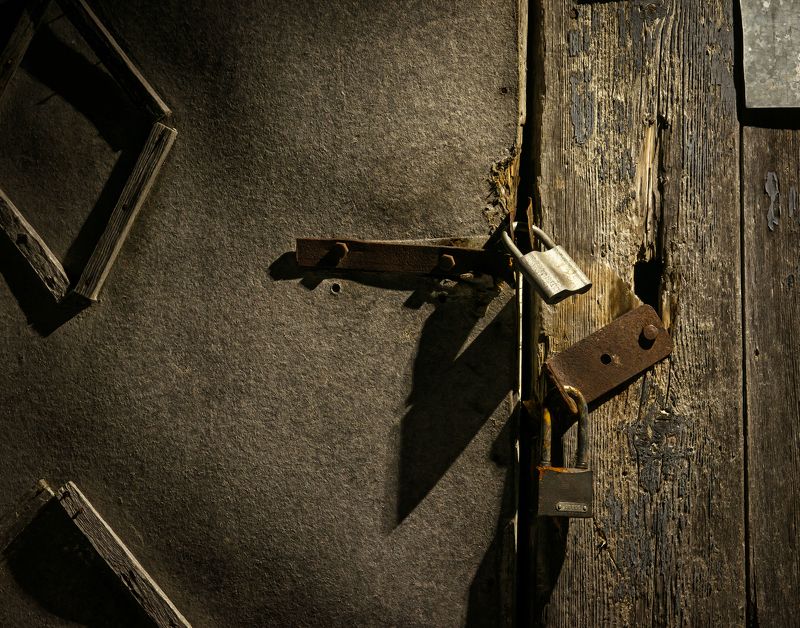 дверь, ворота, замок, навес, сарай, старость Доступ закрытphoto preview
