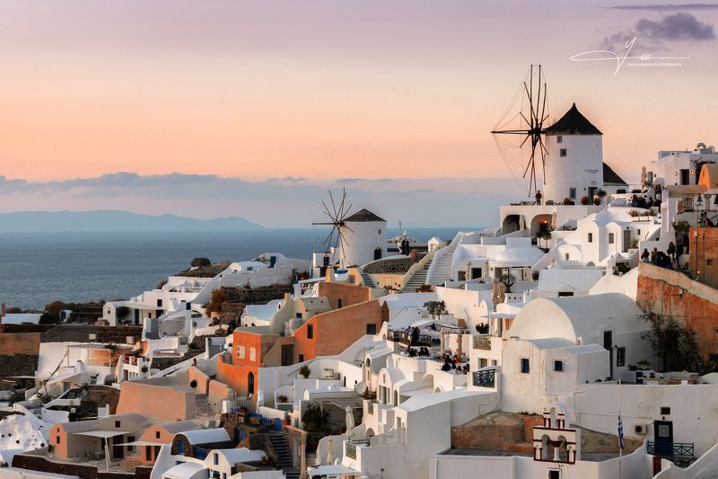 Santorini - Oia - Люди говорят, что такого заката нет больше нигде в мире. People say there\'s no sunset like this anywhere else in the world.photo preview