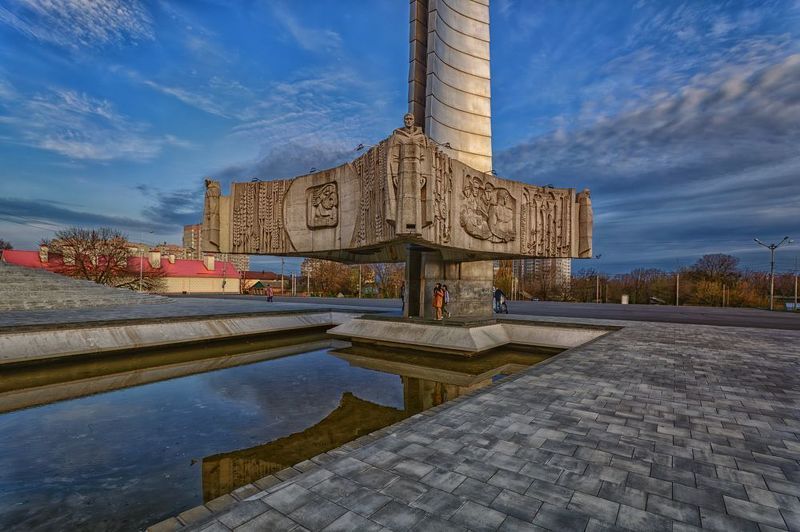 Прогулка у стелыphoto preview