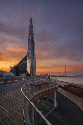 Набережная возле Лахта-центра