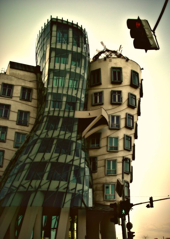 танцующий домphoto preview