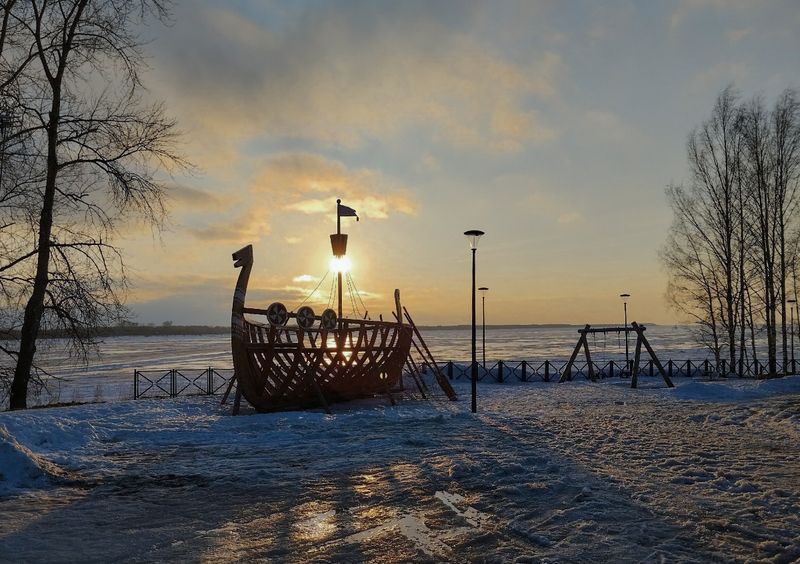 Закат солнца. Город Онега. Набережная реки Онега.photo preview