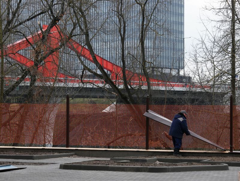 красный цвет, мост Так проложите, проложите вы хоть тоннель по дну рекиphoto preview