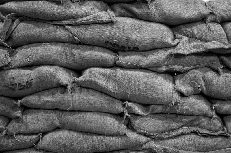 Стена, мешки, безопасность Безопасностьphoto preview