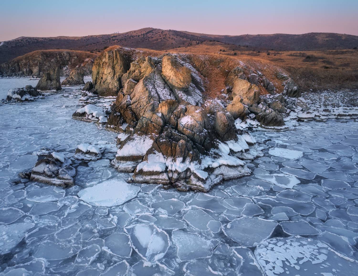 Скованный льдами. Автор: Шишкин Дмитрий Приморье Приморский_край японское_море утро рассвет мыс_астафьева бухта_орлинка, Шишкин Дмитрий