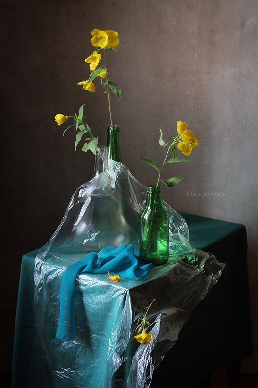 натюрморт, бутылочки, цветочки photo preview