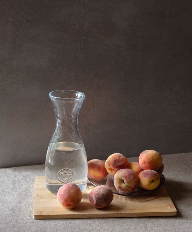 Натюрморт с персикамиphoto preview