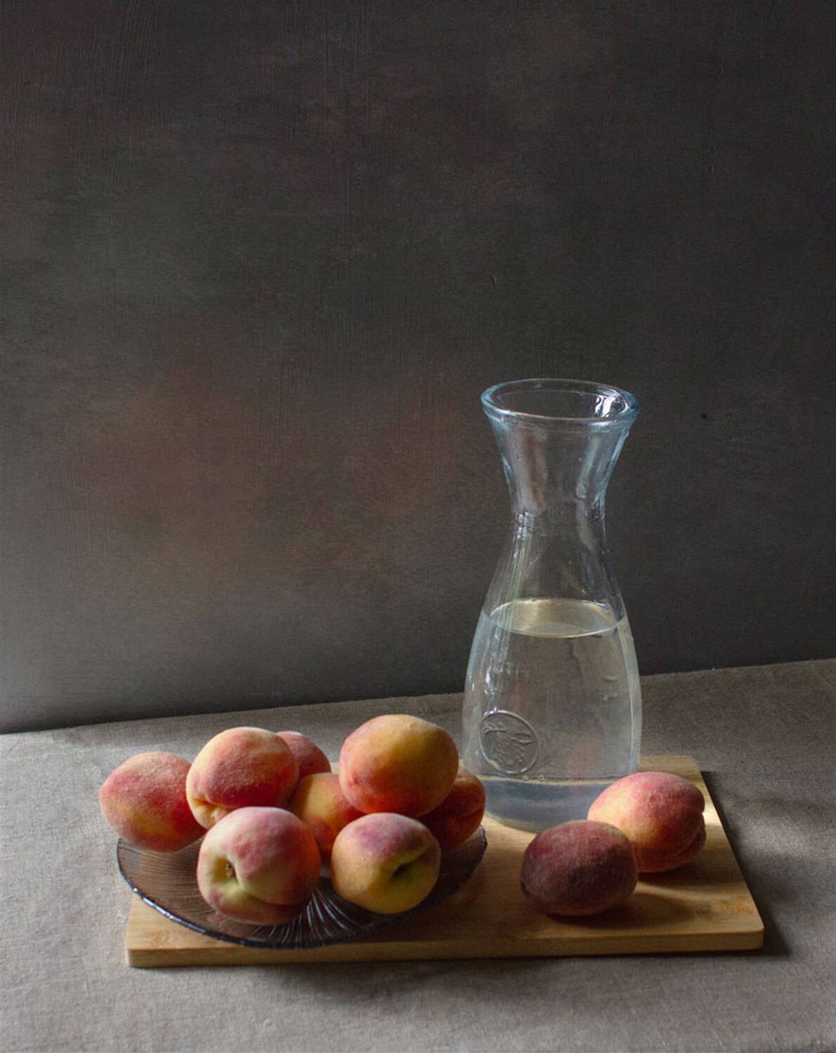 Натюрморт с персиками. Автор: Илья Берт , Илья Берт