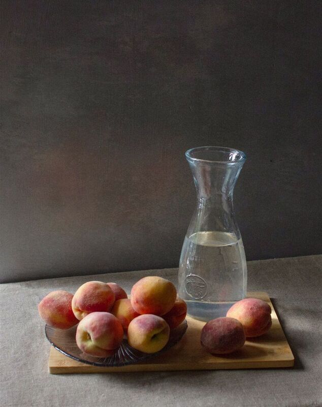 Натюрморт с персикамиphoto preview