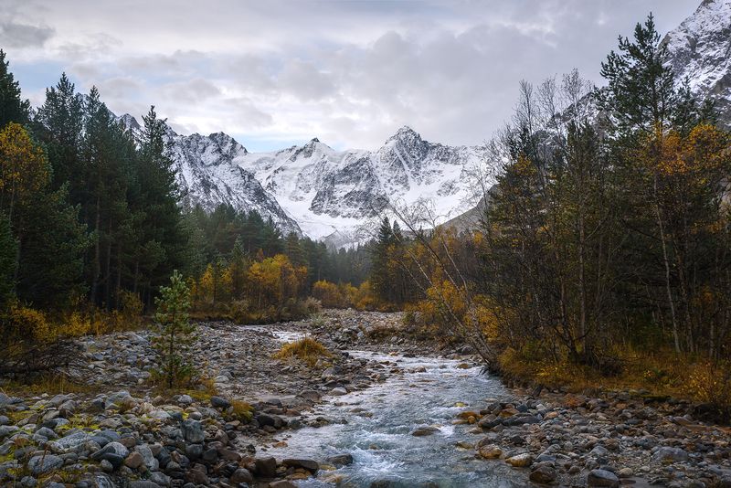 Хмурая осень в Чегемеphoto preview