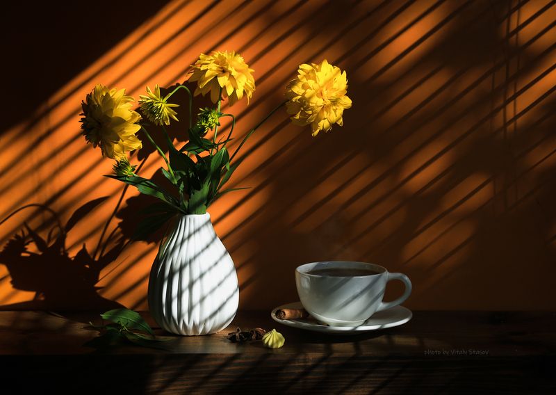 Чашка кофе и цветы..photo preview