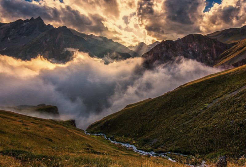 Теплый вечер в горахphoto preview