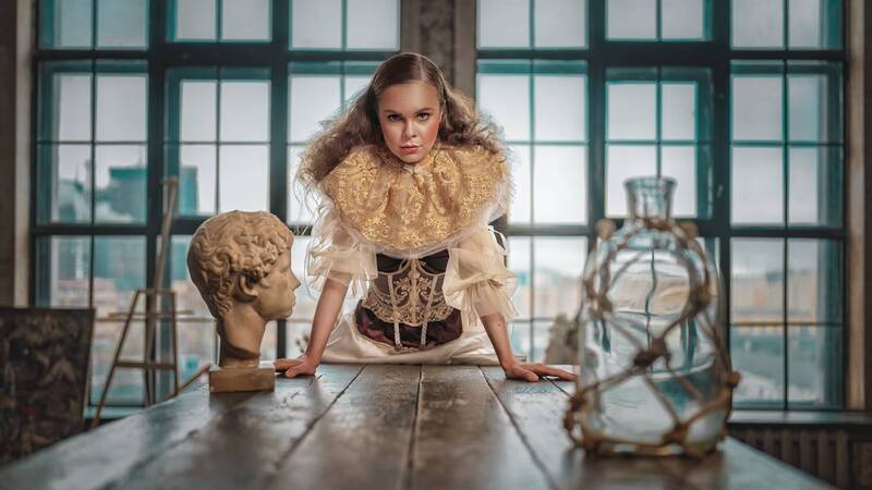 девушка страсть красота изгибы строгость напряжение линии взгляд свет студия Марияphoto preview