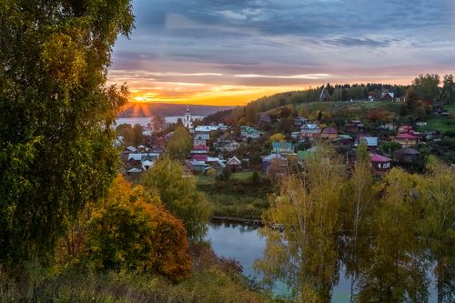 Осенние краски волжского рассвета.