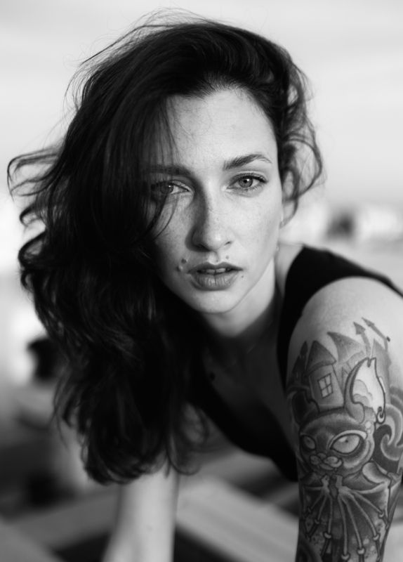 girl, woman, bnw, black and white, face Sophiphoto preview