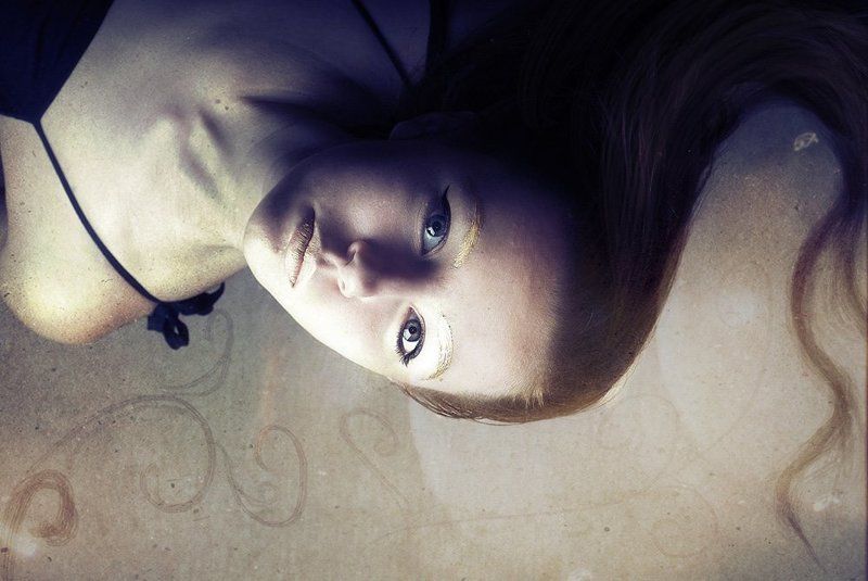 девушка, портрет погружениеphoto preview