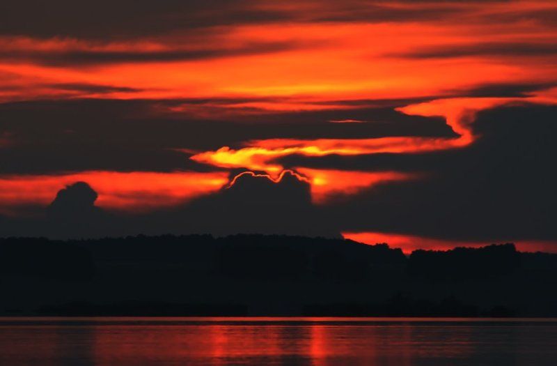 в закатном блеске пламенея...photo preview