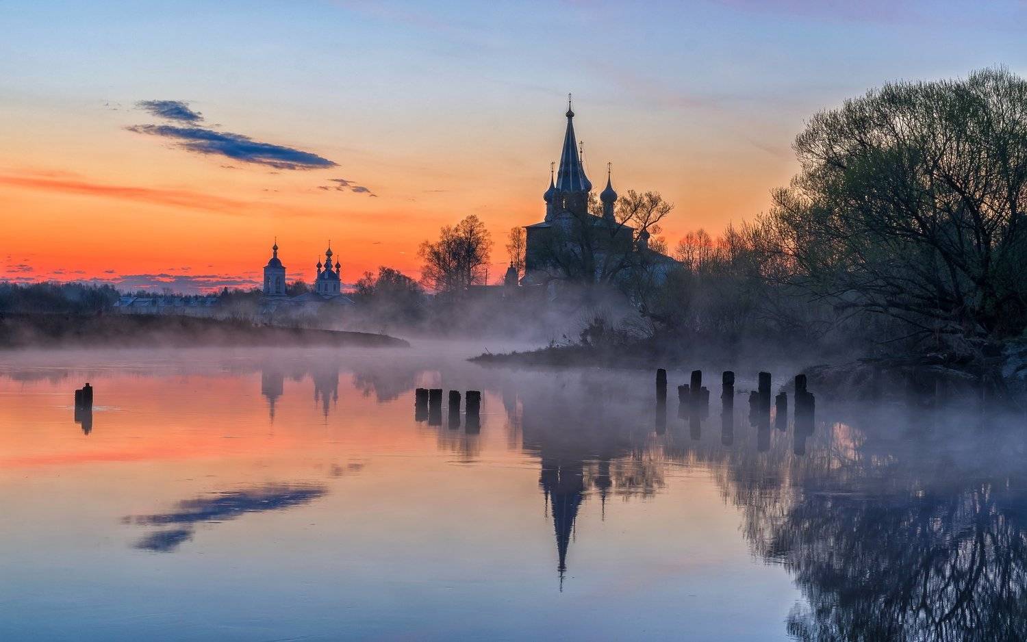 Апрель в Дунилово. Автор: Сергей Давыдов Пейзаж Дунилово Россия апрель церковь церквушки рассвет отражения путешествия туман дымка река вода природа, Сергей Давыдов