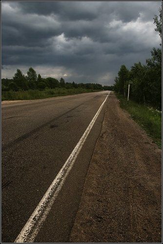 Дорога под тучами