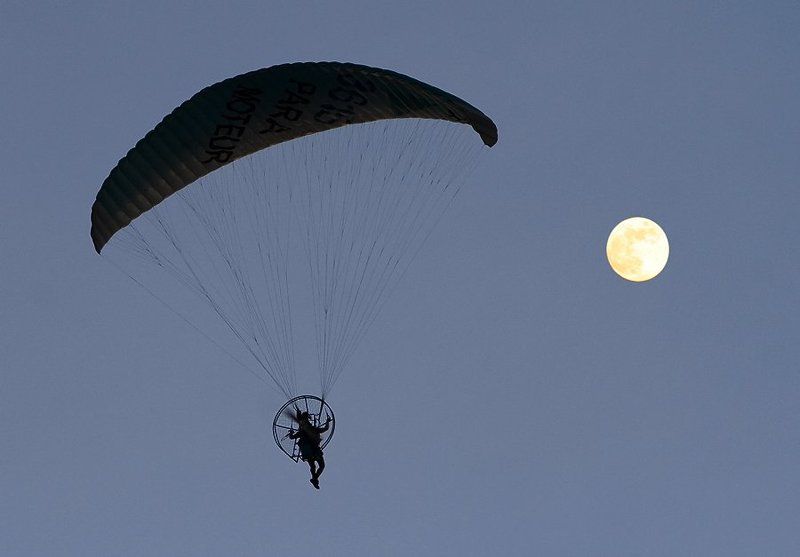 Далеко до рассвета, далеко до луныphoto preview