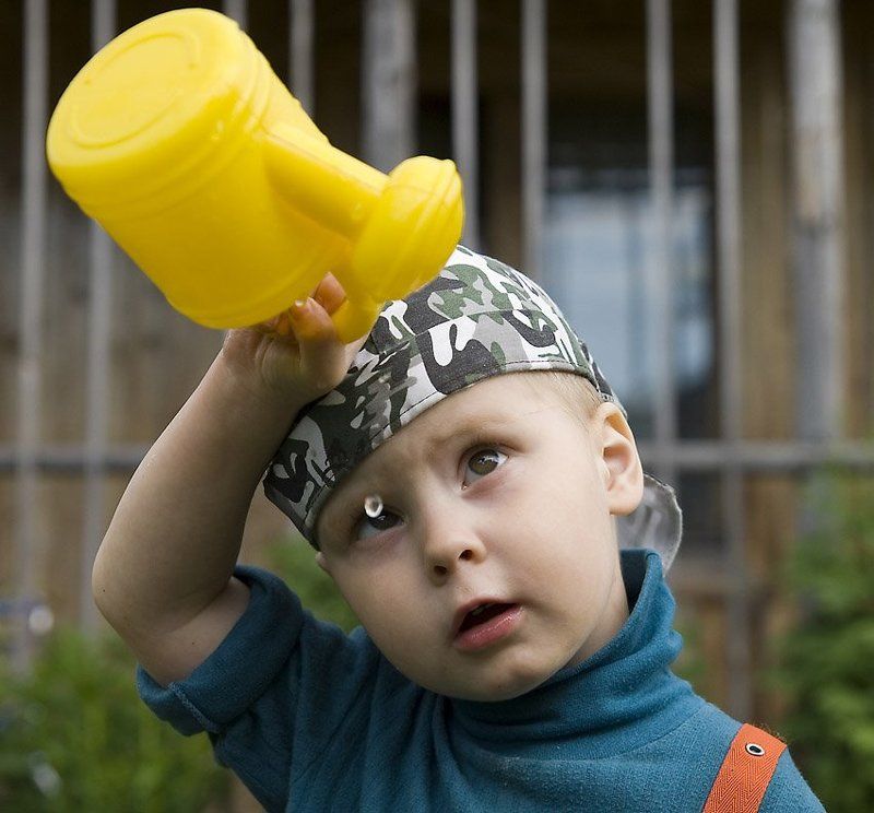 ребёнок, мальчик, лейка, капля Ну ещё капельку!photo preview