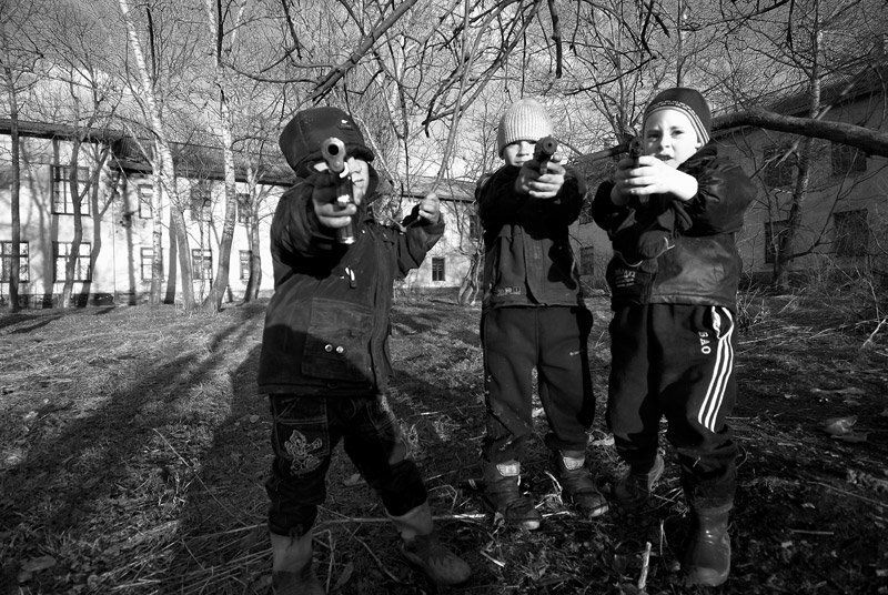 Школа, дети, три стволаphoto preview