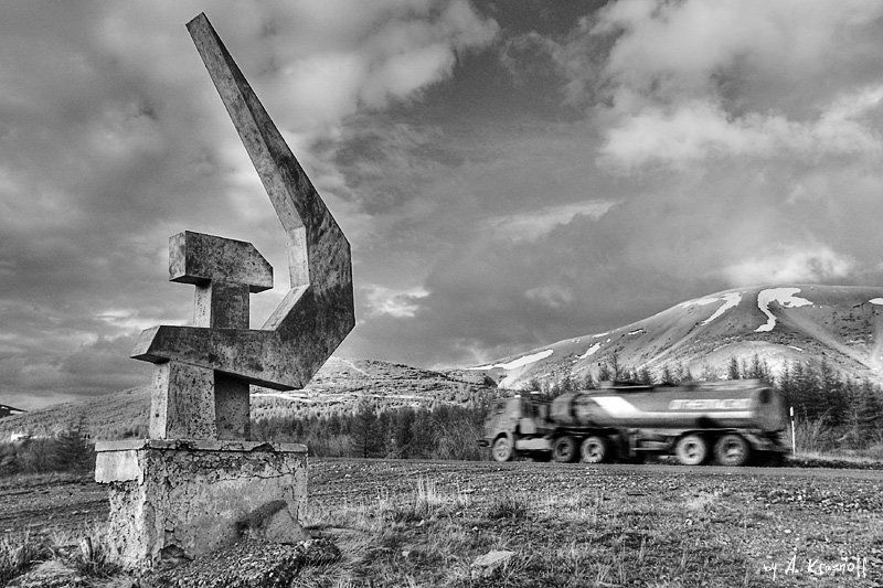 колыма, серп, молот, прошлое, жанр памятник советской империи...photo preview