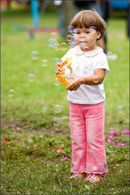 старая ладога, девочка, мыльные, пузыри радужное детствоphoto preview