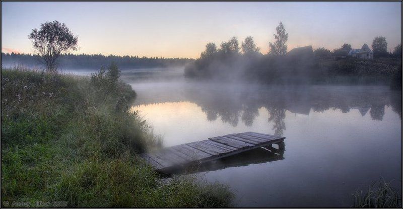 август, утро, рассвет, озеро, туман Над озером стоял клубился белый туман..photo preview