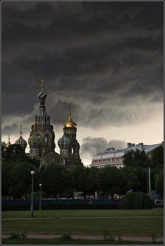 Тучи над храмом