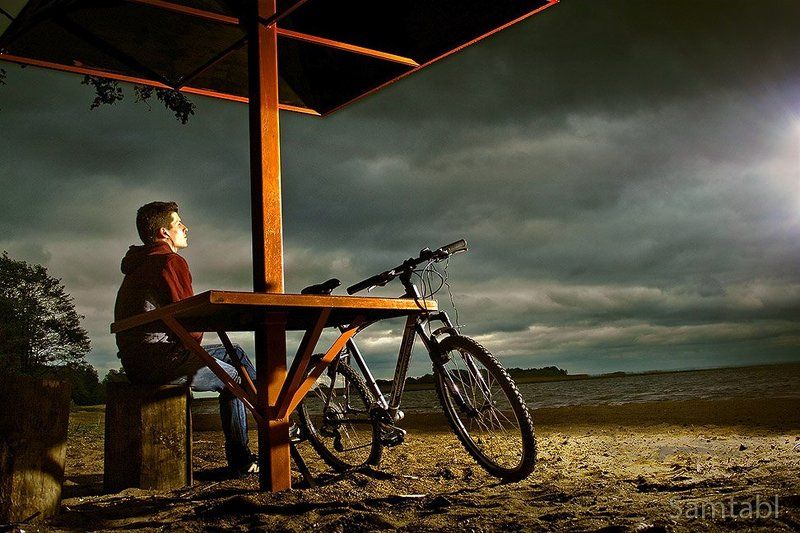небо, вода, солнце, юноша, велосипед, пляж театр не для всехphoto preview