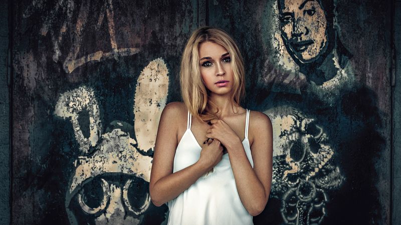 portrait, woman, color, mood, graffiti, murals 4 facesphoto preview