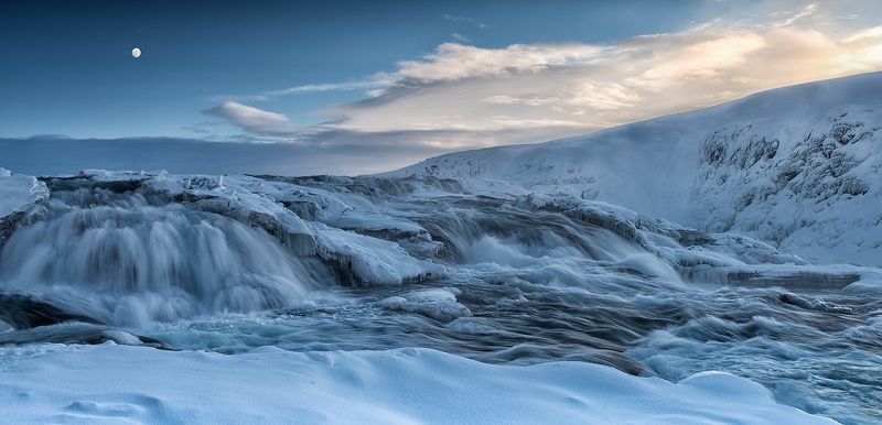 Галлфосс, Исландия С уступов падая, задумчиво шумит...photo preview