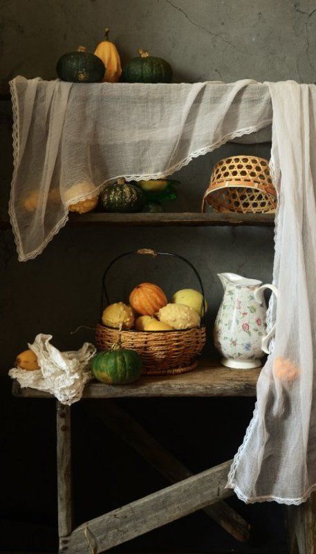 тыквы полочки на полочкахphoto preview