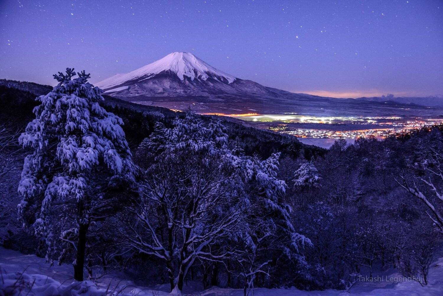 Quiet night view. Автор: Takashi Fuji,mountain,Japan,night,snow,winter,beautiful,amazing,star,blue,moonlight,cloud, Takashi