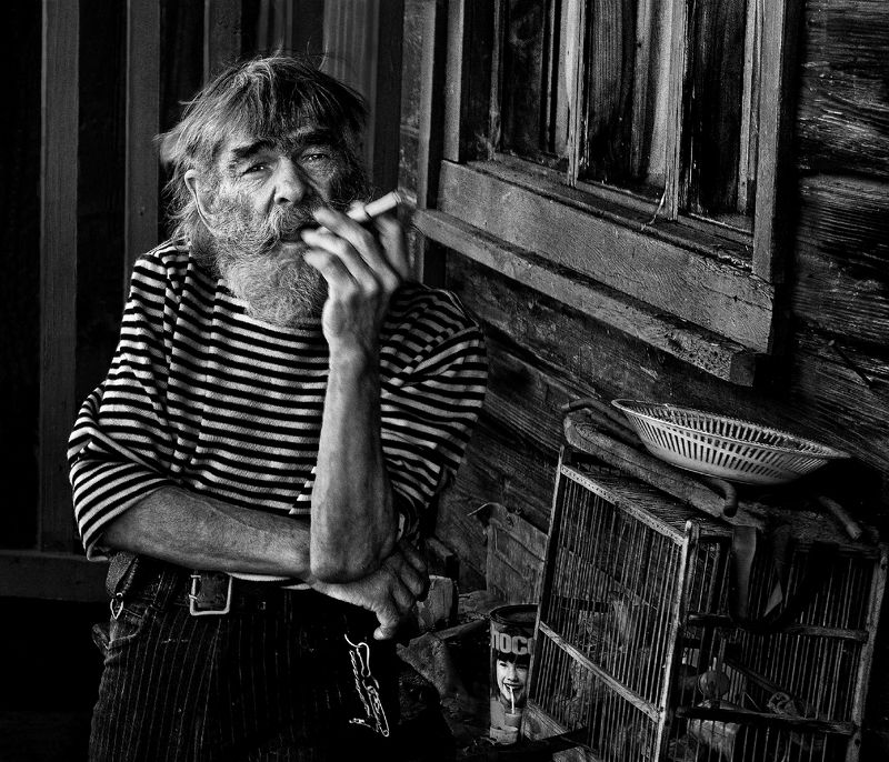 портрет, мужчина, человек, люди, жест, взгляд, лицо, старость, интерьер Старожилphoto preview