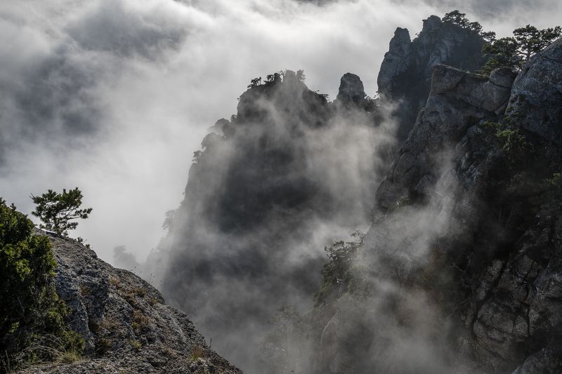 Крым, Демерджи Туманы и скалы Демерджиphoto preview