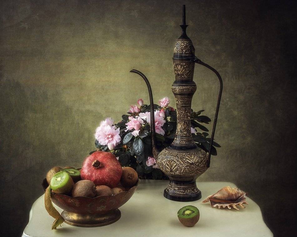 Восточные мотивы. Автор: Ирина Приходько натюрморт, ваза, фрукты, кувшин, азалия, Ирина Приходько