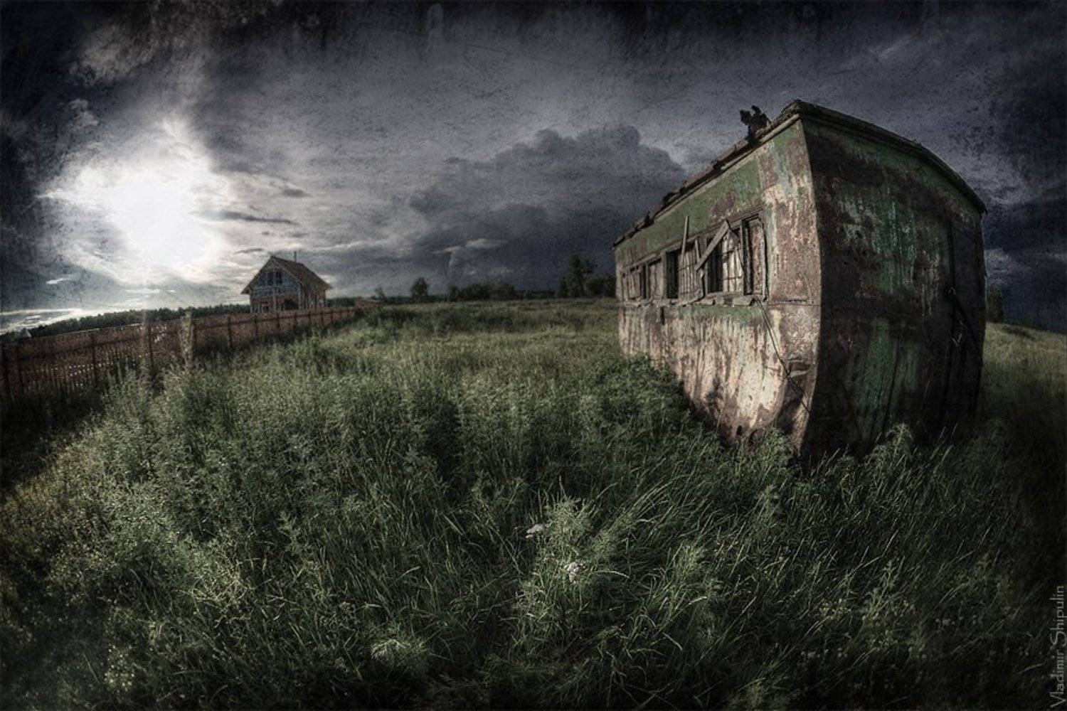 * * *. Автор: Vladim_Shipulin поле,пеленг,дома,фургон,владимир,шипулин, Vladim_Shipulin