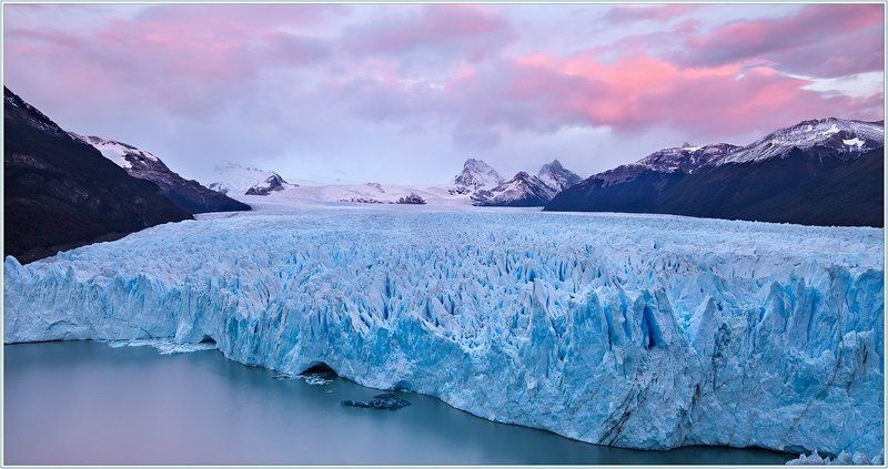 glaciar, perito, moreno, argentina, patagonia. ...немного розового в голубой...photo preview