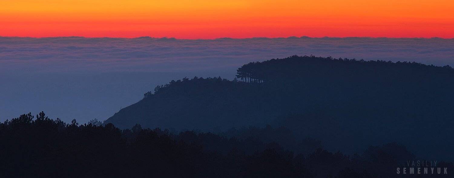 Закат с Бешик-Тау.. Автор: Семенюк Василий Крым, горы, закат, облачность, Бешик-Тау, Семенюк Василий