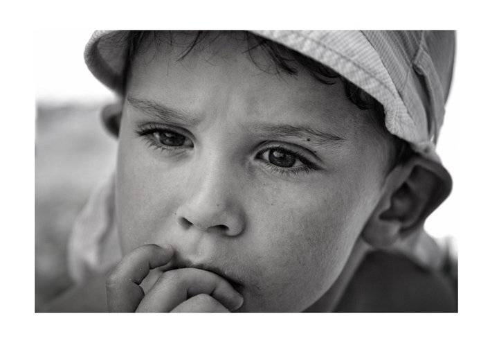 Нахлынули воспоминания..... Автор: vladimirvolkhonsky мальчик, чб, портрет, взгляд, мысли, лето, vladimirvolkhonsky