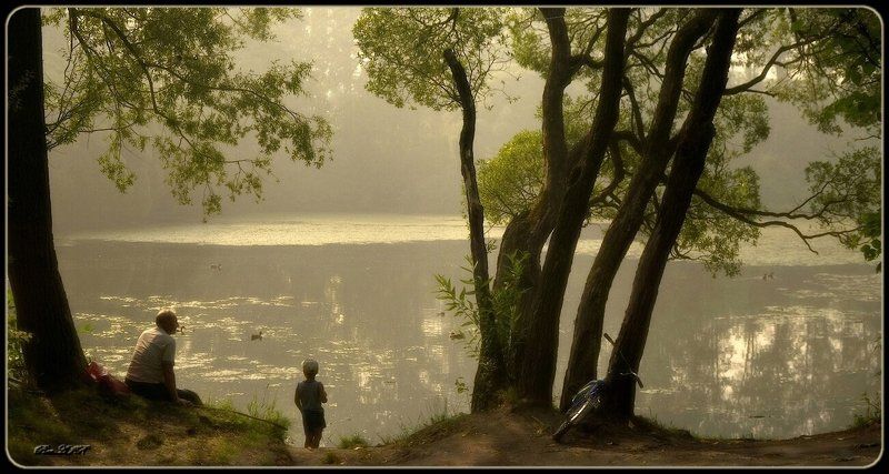 У старого прудаphoto preview