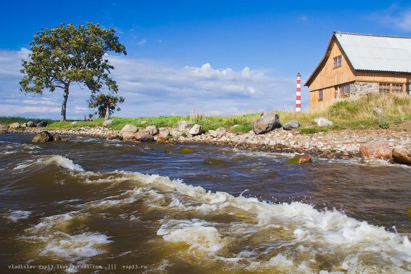 ладожской озеро,  день, волны, маяк Берег Ладогиphoto preview