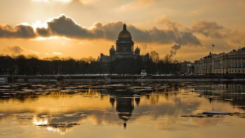 Утром... Нева