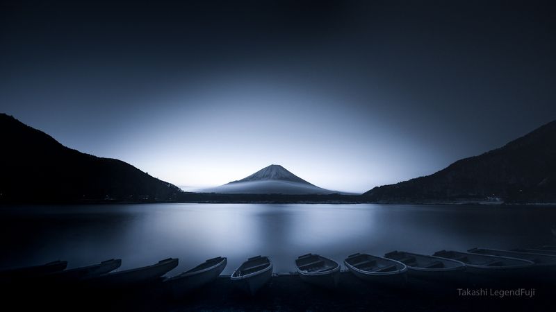 Boats at dawn (Blue ink version)
