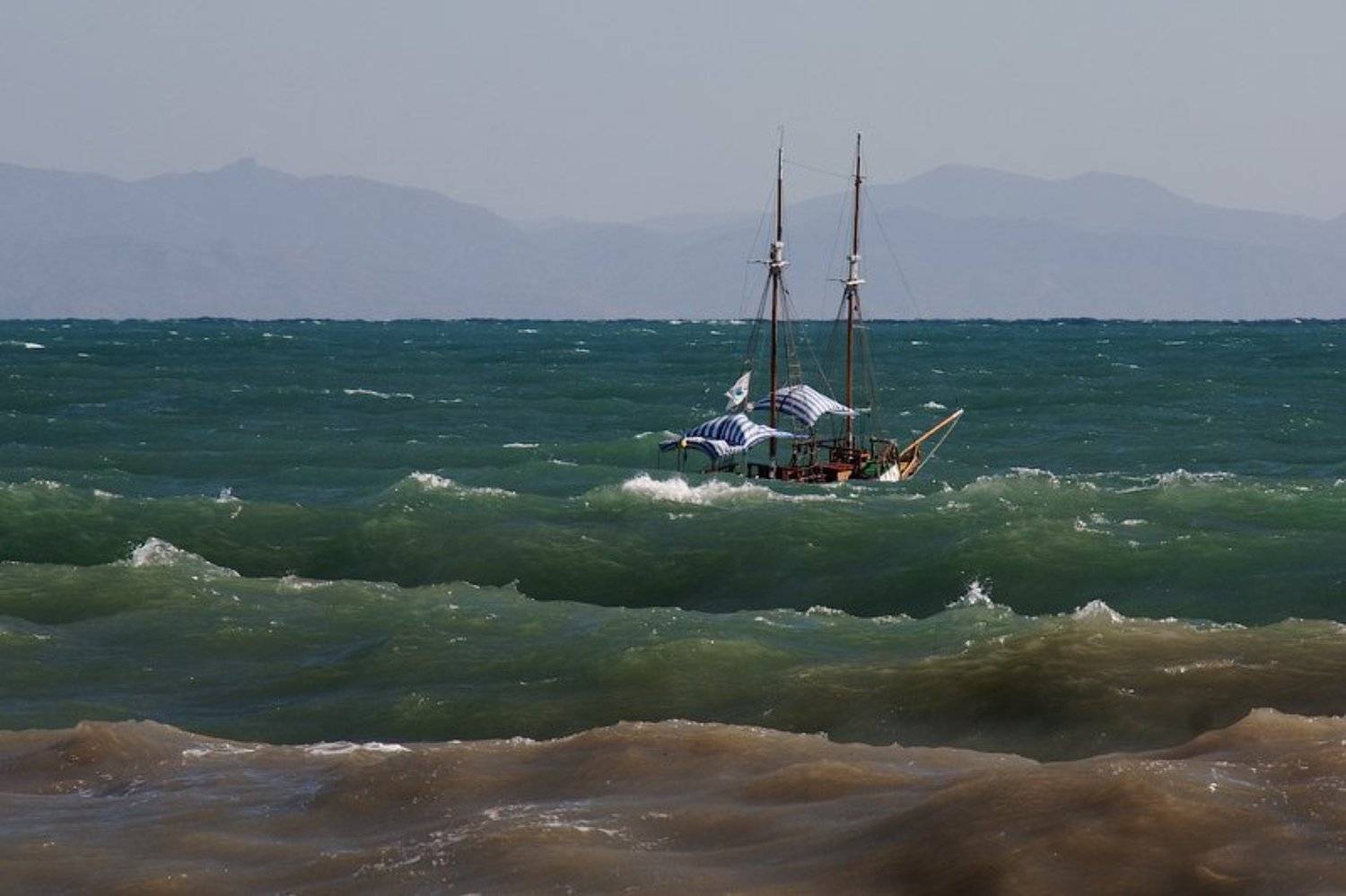 Шторм. Автор: Василий Яковлев море, шторм, вал, яхта, шхуна, волна, Василий Яковлев